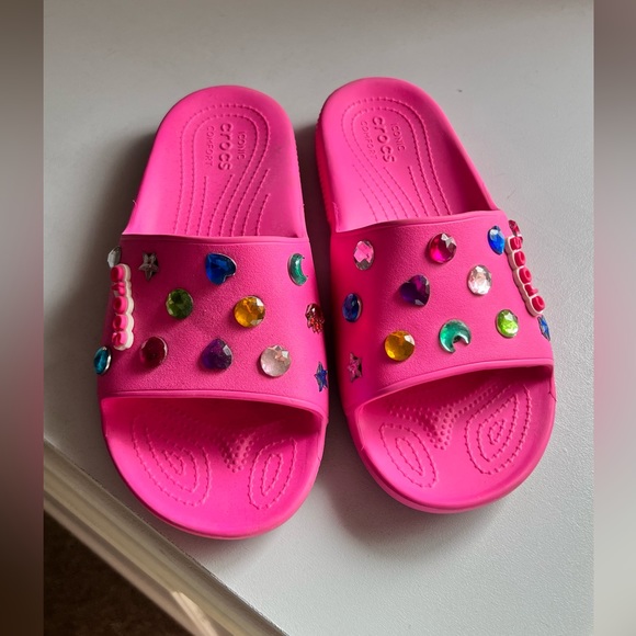 pink crocs with removable charms - Picture 2 of 3